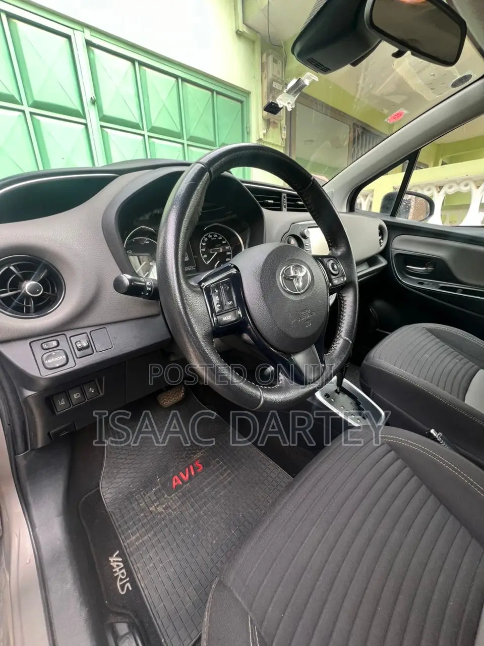 Toyota Yaris L Hatchback 3dr 2017 Gray
