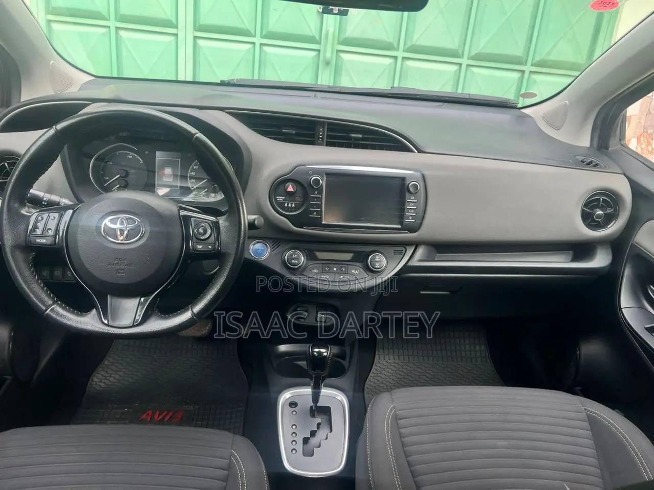 Toyota Yaris L Hatchback 3dr 2017 Gray