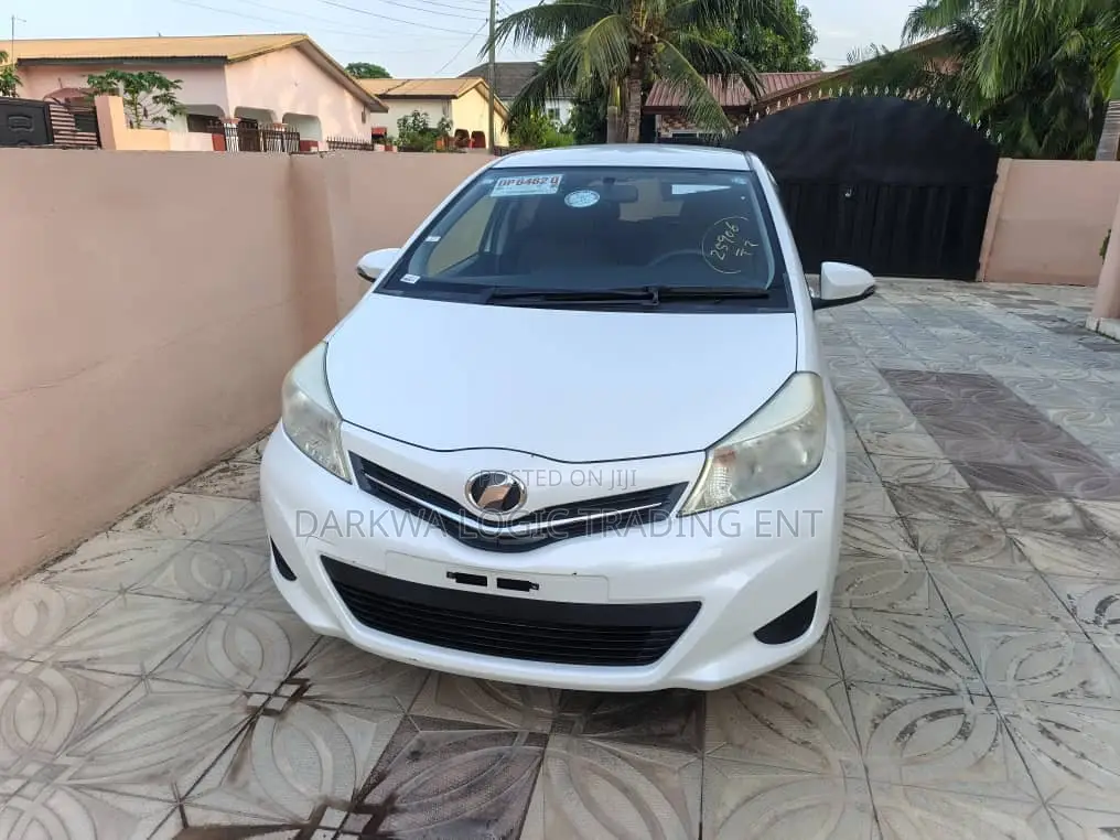 Toyota Vitz 2013 White