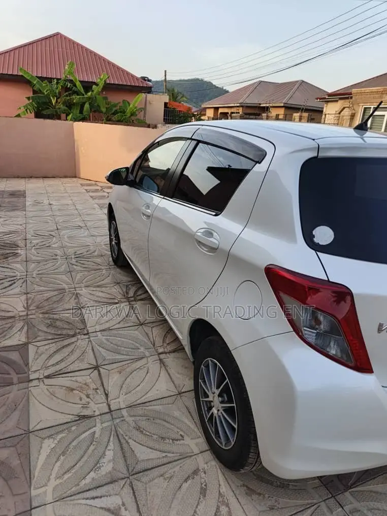 Toyota Vitz 2013 White