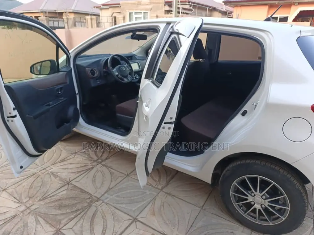 Toyota Vitz 2013 White