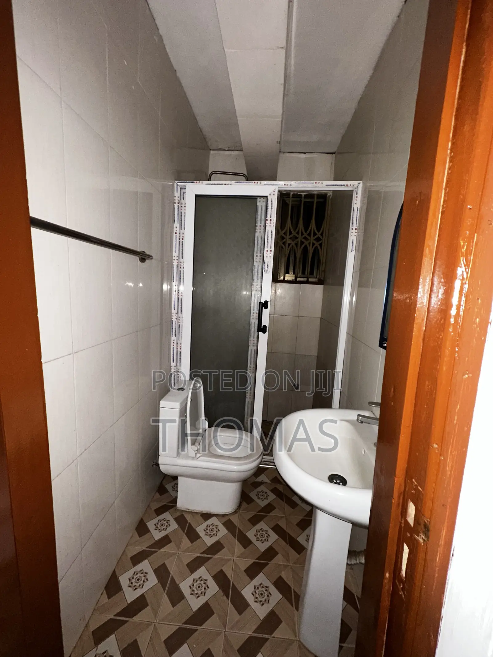 2bdrm Apartment in Adenta School, Barrier for rent