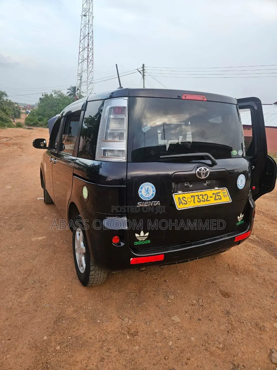 Toyota Sienta 2012