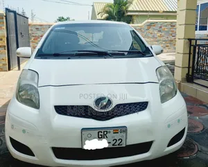 Toyota Vitz 2010 White