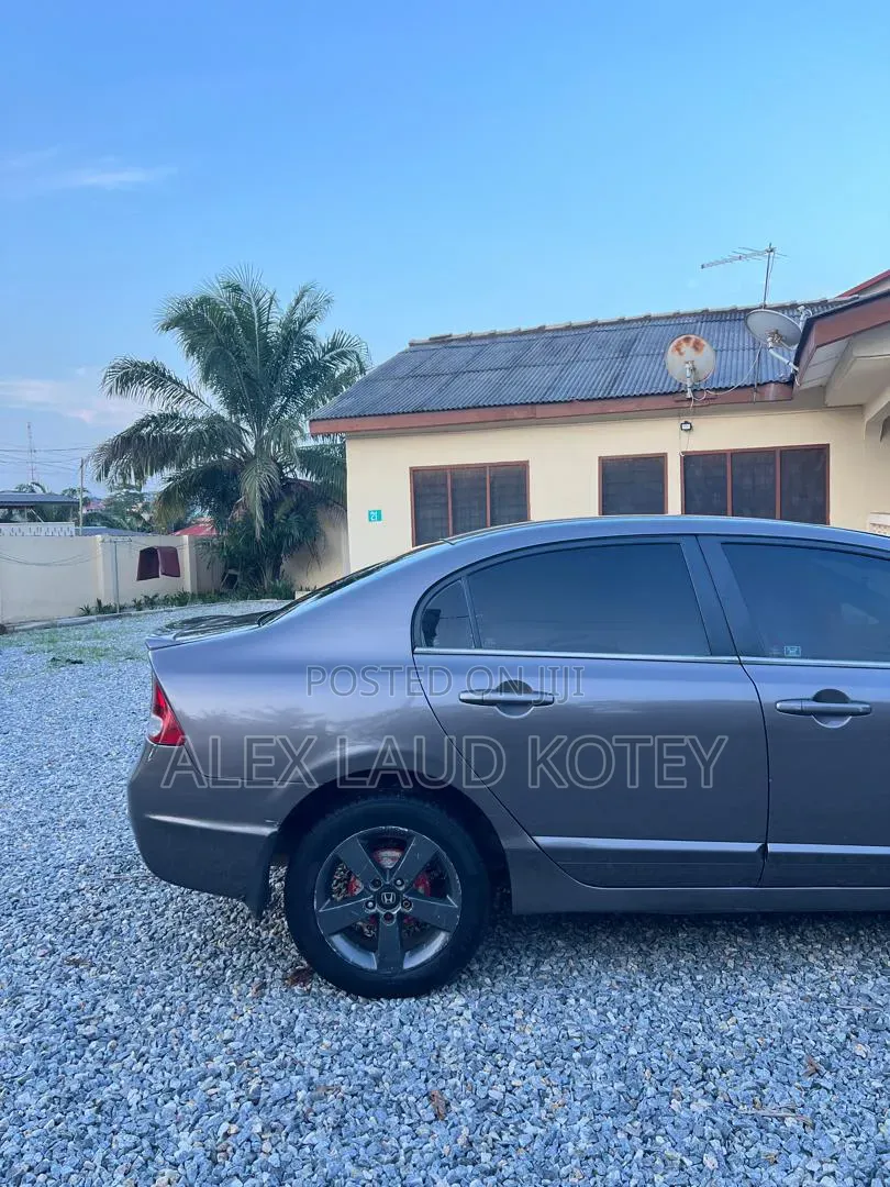 Honda Civic 1.8 5 Door Automatic 2010 Brown
