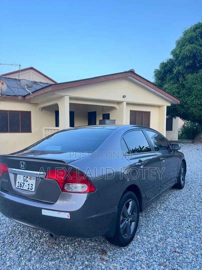 Honda Civic 1.8 5 Door Automatic 2010 Brown