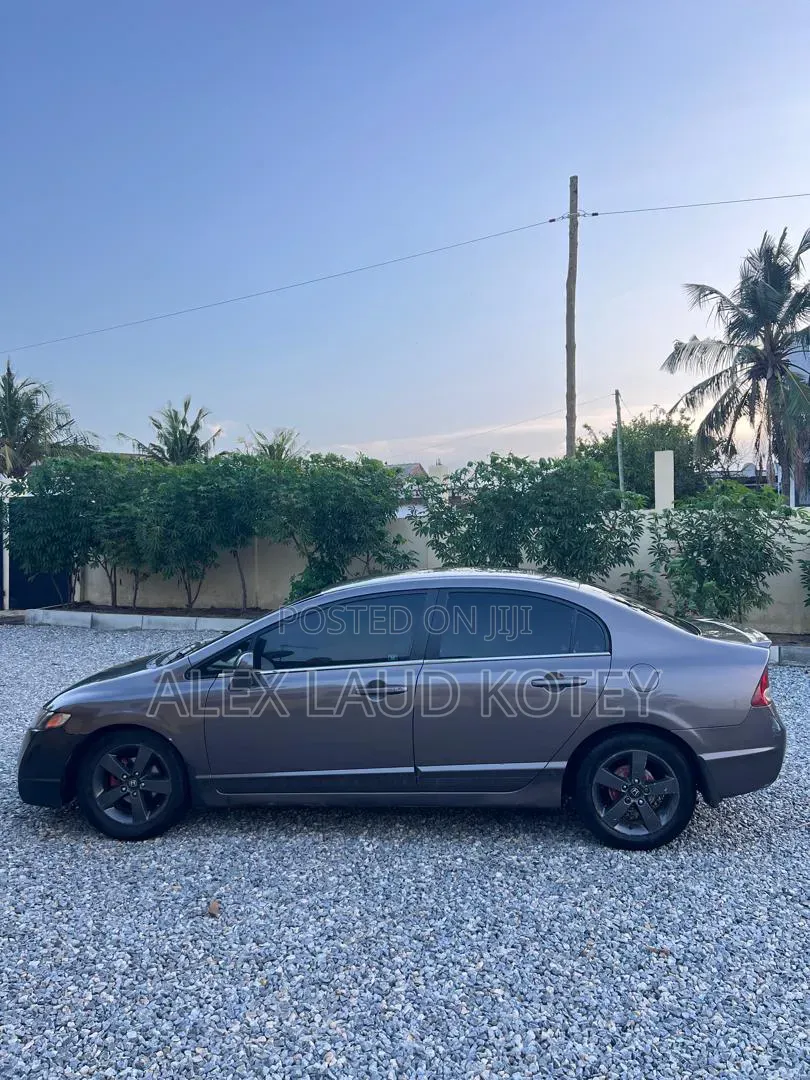 Honda Civic 1.8 5 Door Automatic 2010 Brown