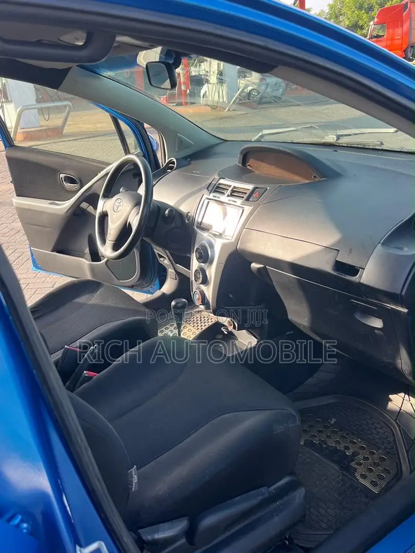 Toyota Vitz 1.3 FWD 5dr 2010 Blue