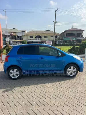 Toyota Vitz 1.3 FWD 5dr 2010 Blue