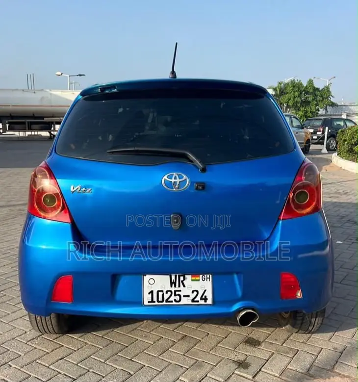 Toyota Vitz 1.3 FWD 5dr 2010 Blue