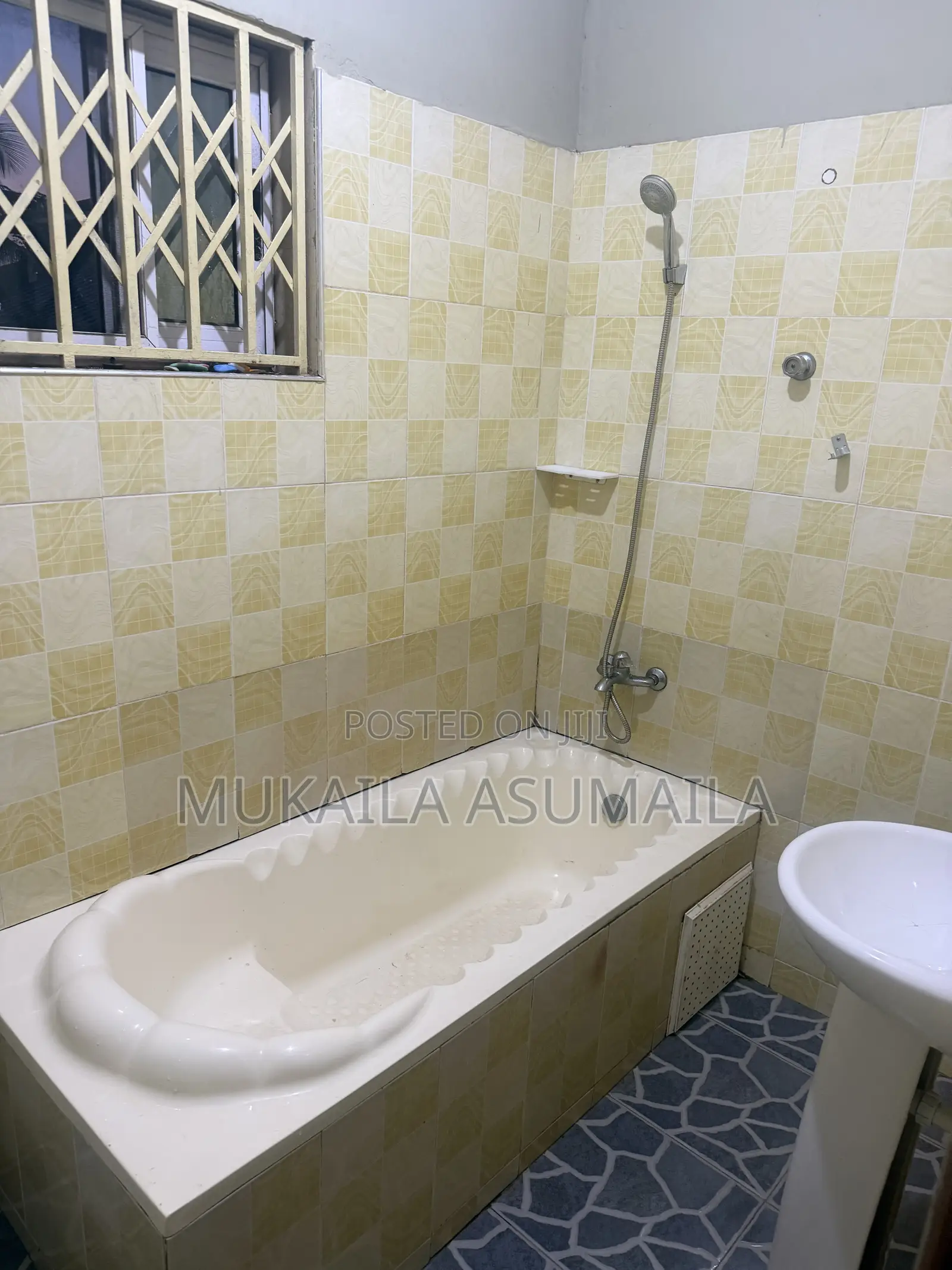 2bdrm Apartment in Lakeside for rent