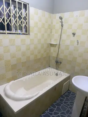 2bdrm Apartment in Lakeside for rent