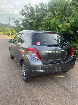 Toyota Vitz 1.3 AWD 5dr 2014 Gray
