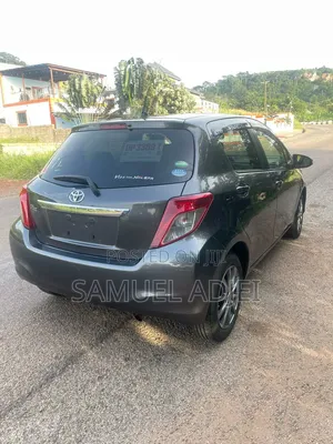 Toyota Vitz 1.3 AWD 5dr 2014 Gray