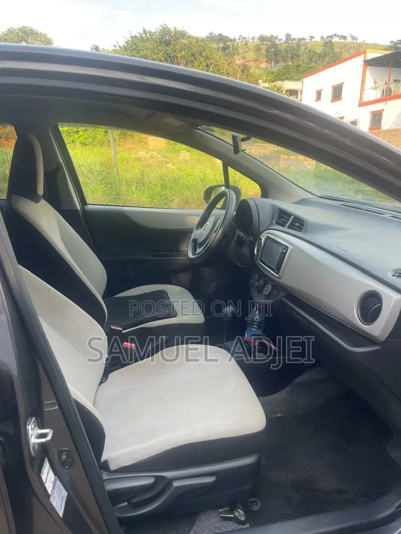 Toyota Vitz 1.3 AWD 5dr 2014 Gray