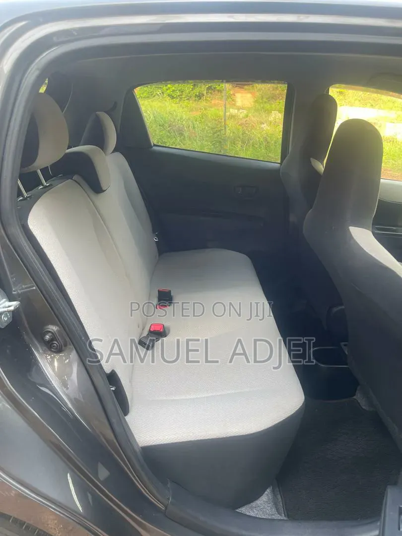 Toyota Vitz 1.3 AWD 5dr 2014 Gray