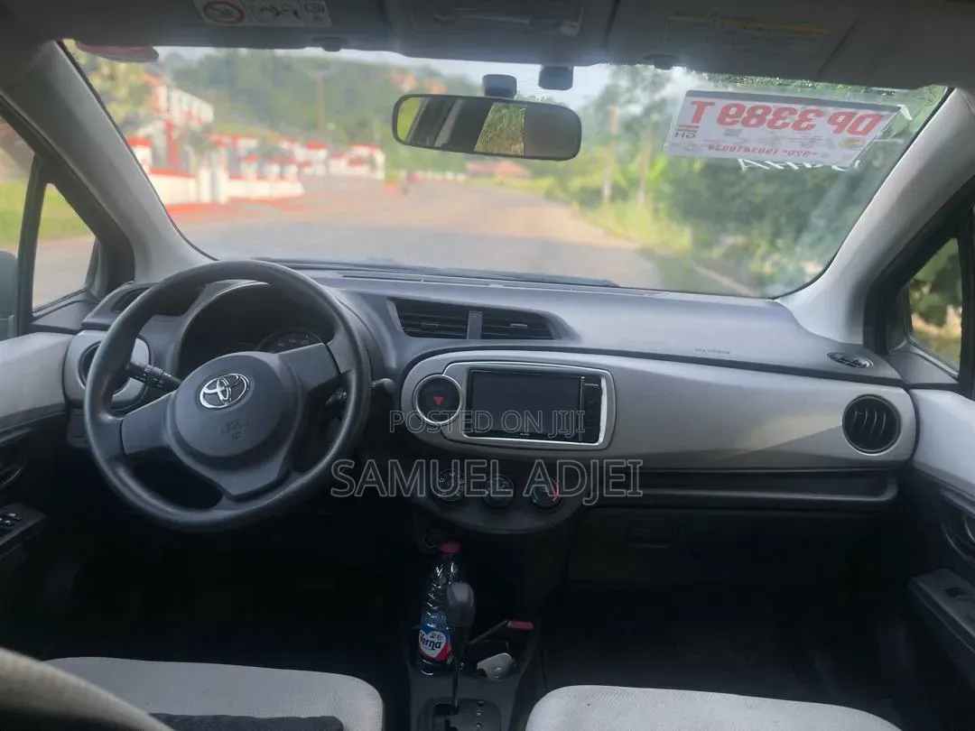 Toyota Vitz 1.3 AWD 5dr 2014 Gray
