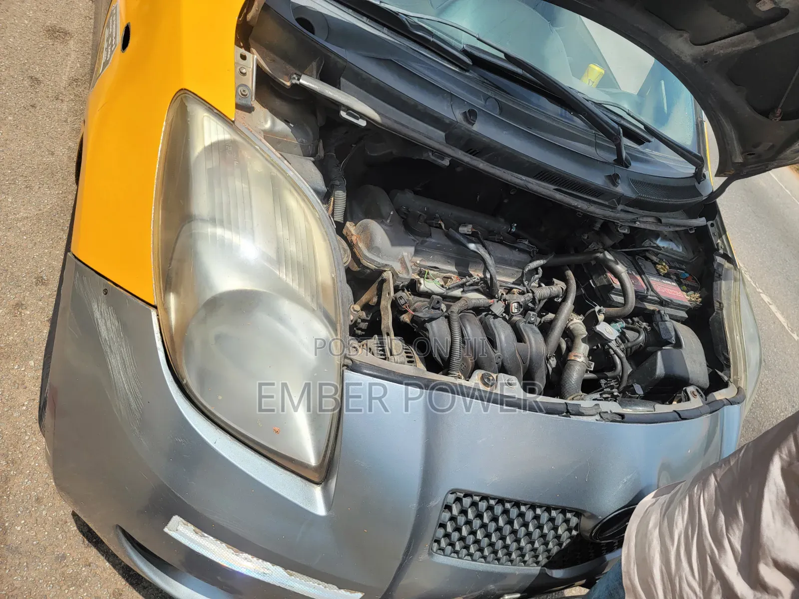 Toyota Vitz 2010 Silver