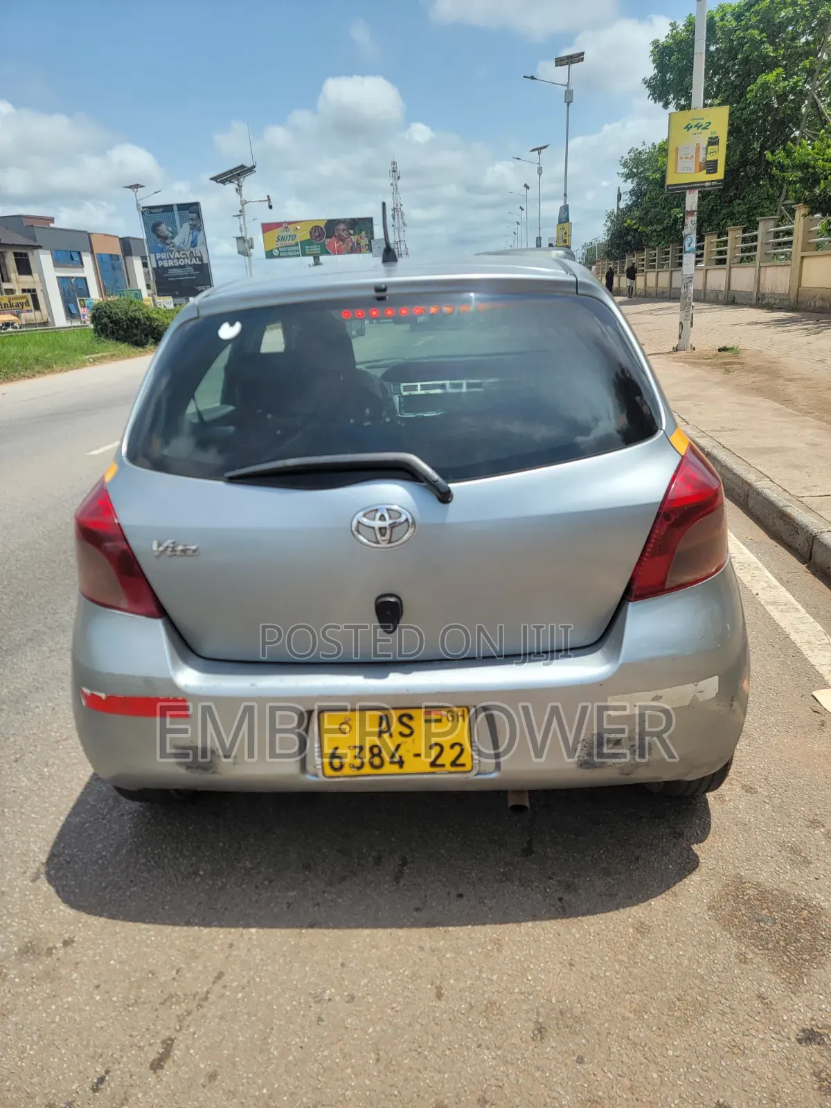 Toyota Vitz 2010 Silver