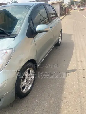 Toyota Vitz 2010 Gray