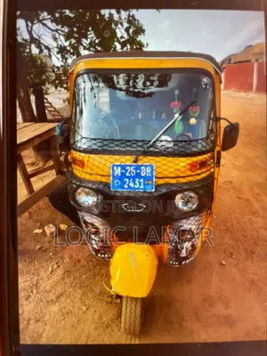 Bajaj RE 2025 Yellow