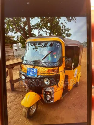 Bajaj RE 2025 Yellow