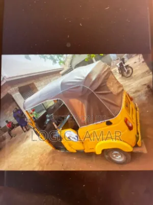 Bajaj RE 2025 Yellow