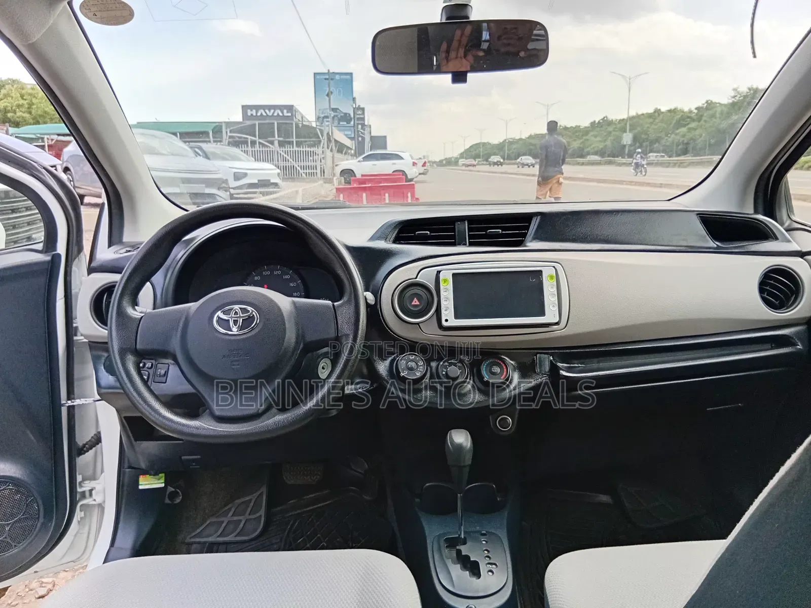Toyota Vitz 2013 White
