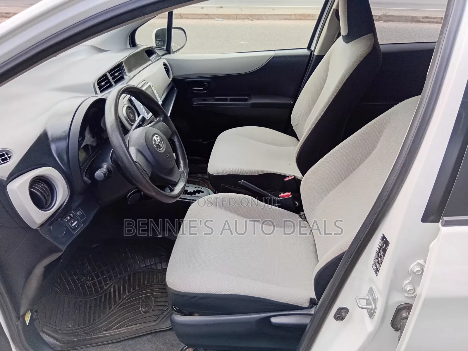 Toyota Vitz 2013 White
