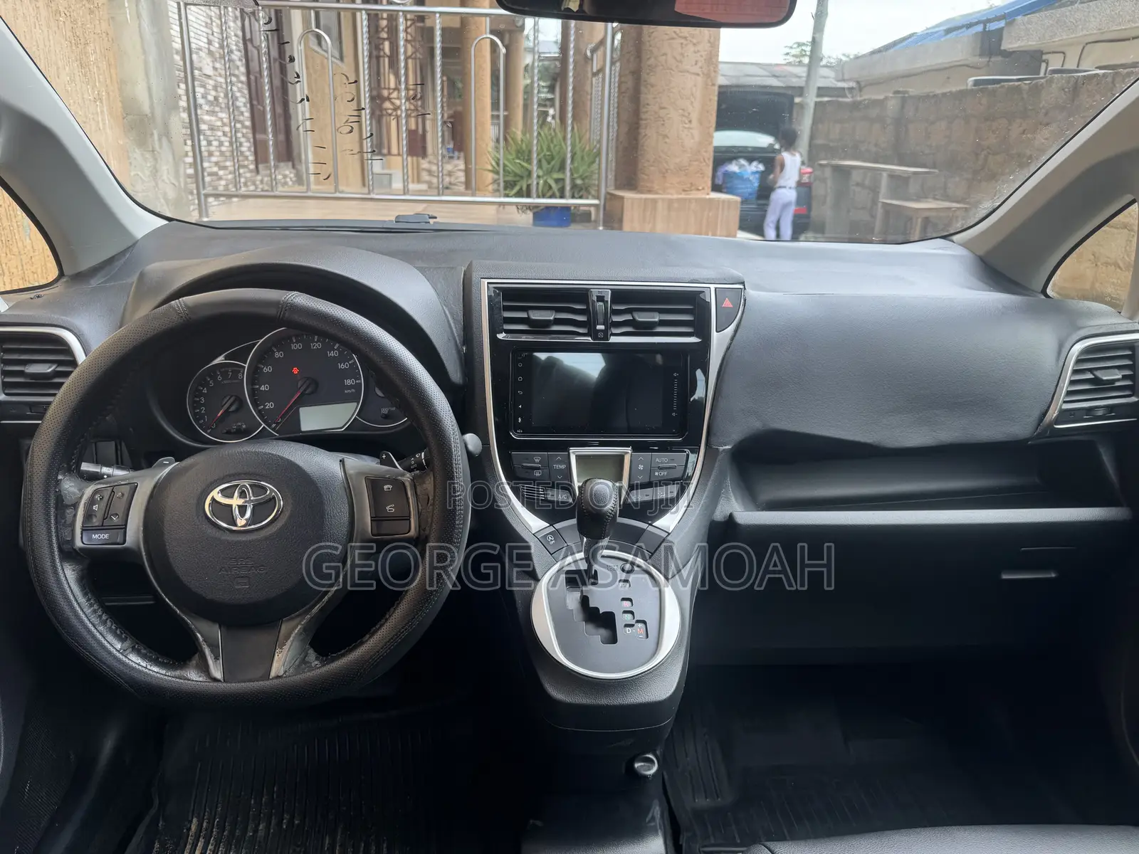 Toyota Ractis 1.5 FWD 2016 Black