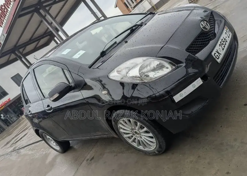 Toyota Vitz 2010 Black