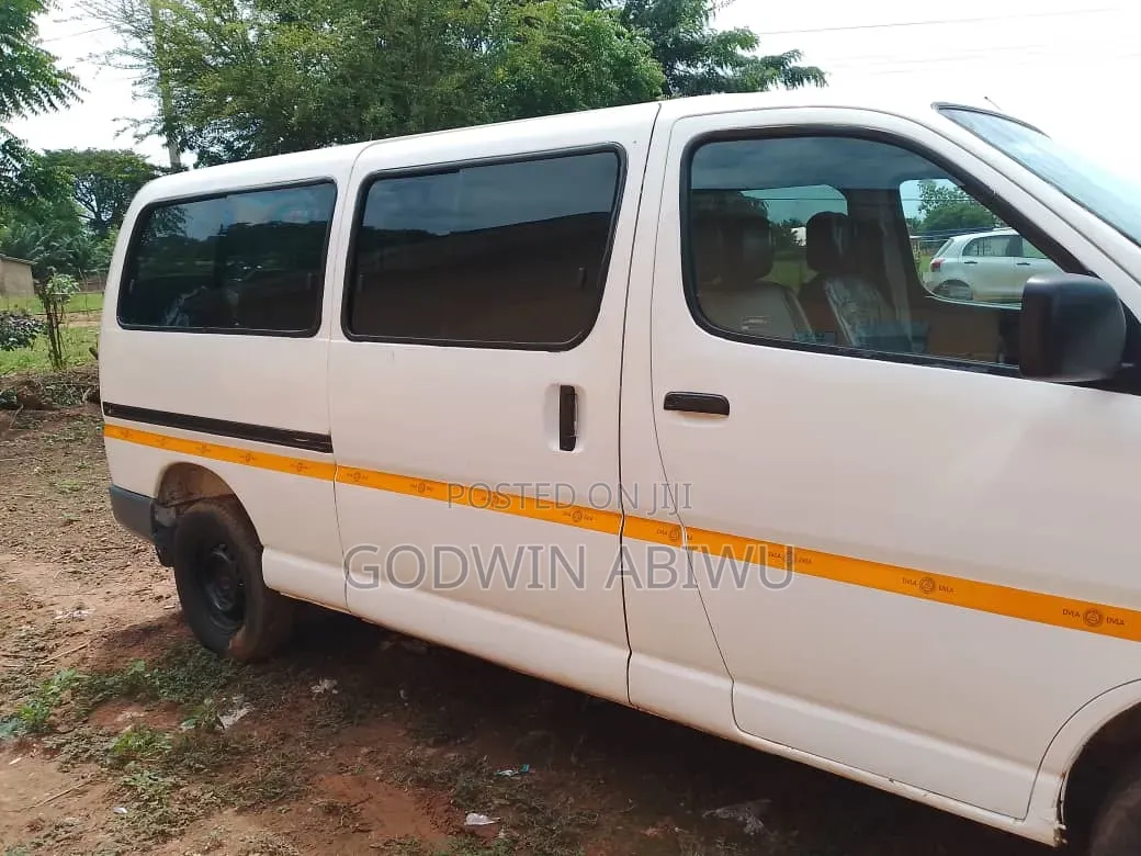 Toyota HiAce 2007 White