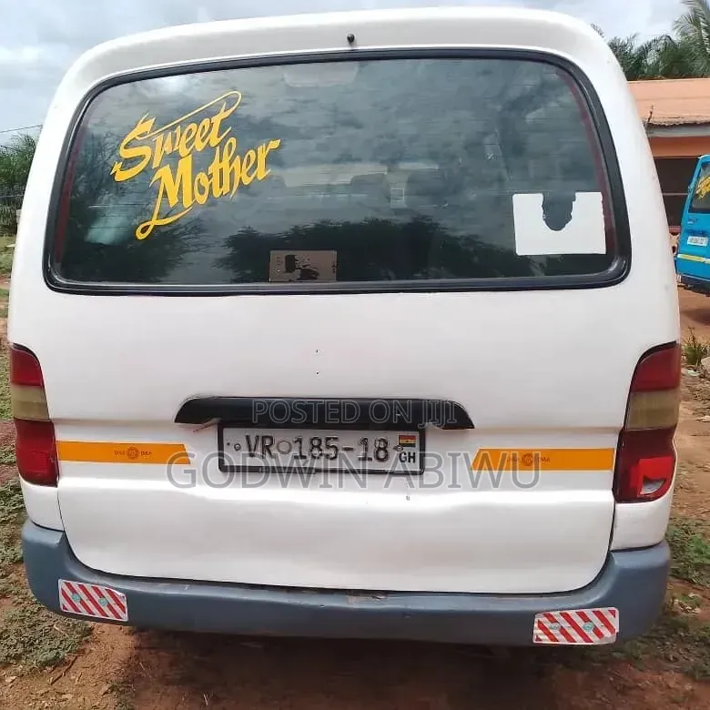 Toyota HiAce 2007 White