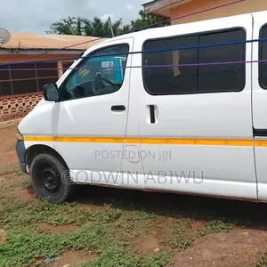 Toyota HiAce 2007 White