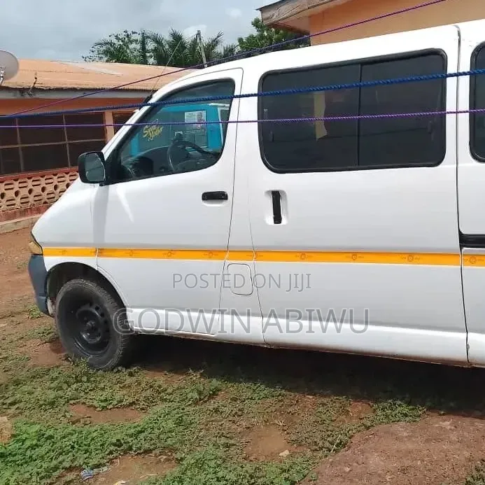 Toyota HiAce 2007 White