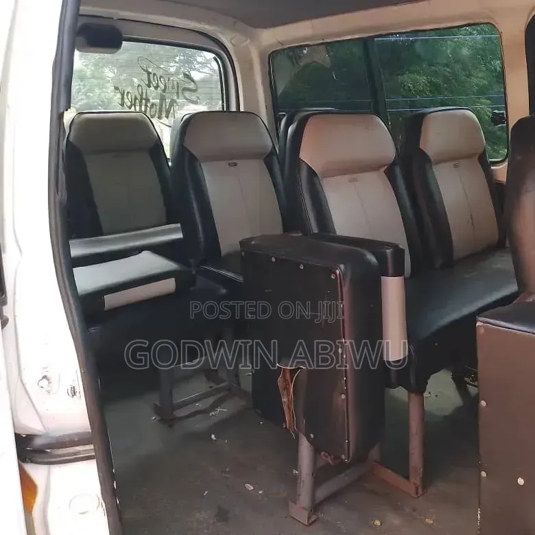 Toyota HiAce 2007 White