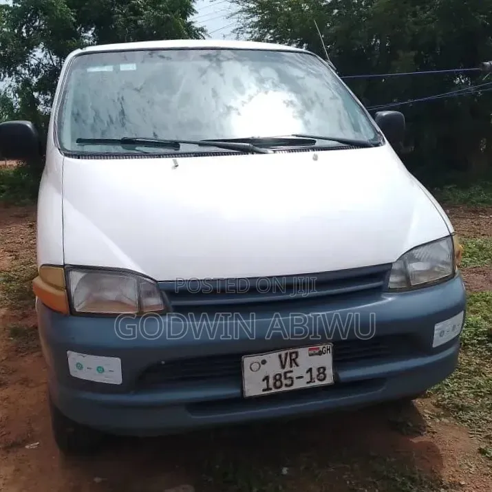 Toyota HiAce 2007 White