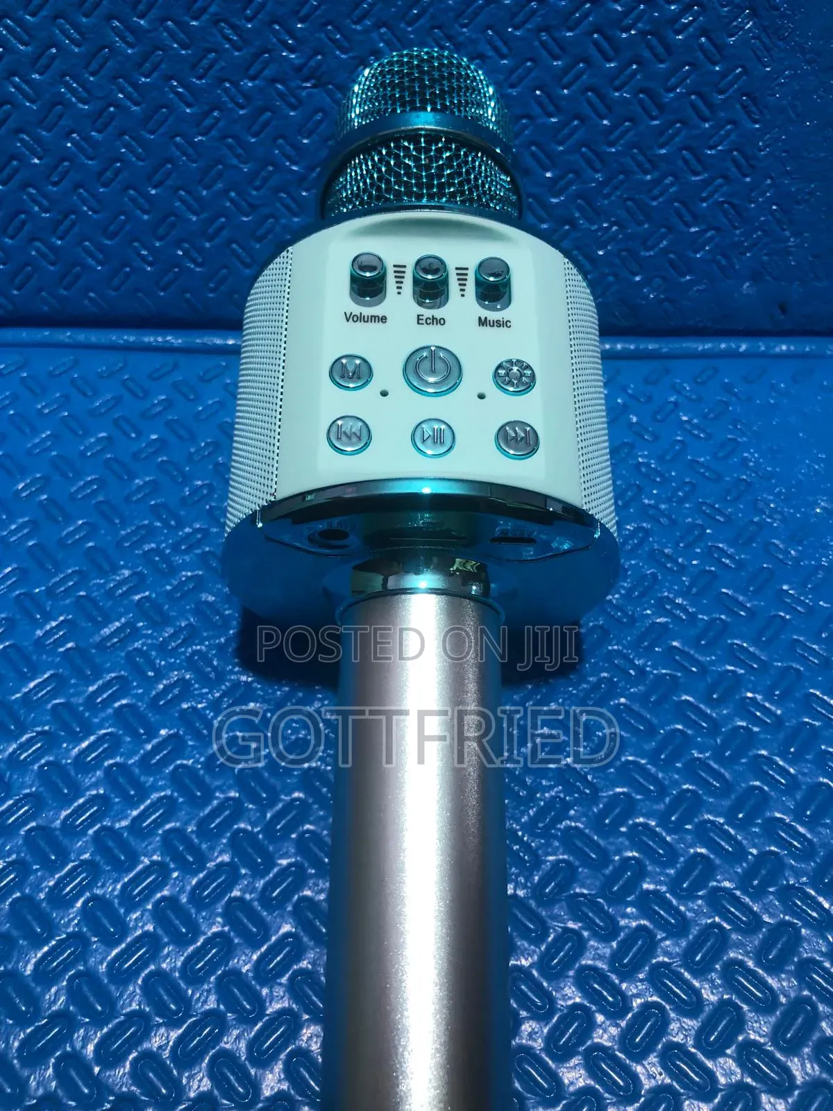 Q98 Wireless Karaoke Microphone With Speaker