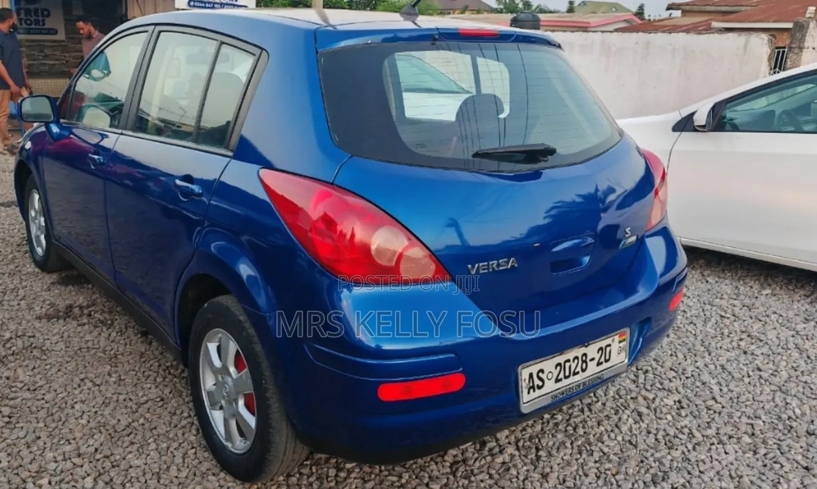 Nissan Versa 1.8 S Hatchback 2010 Blue