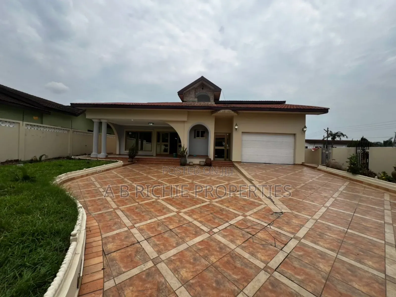 5bdrm Bungalow in Ab Richie Properties, Police Station for rent