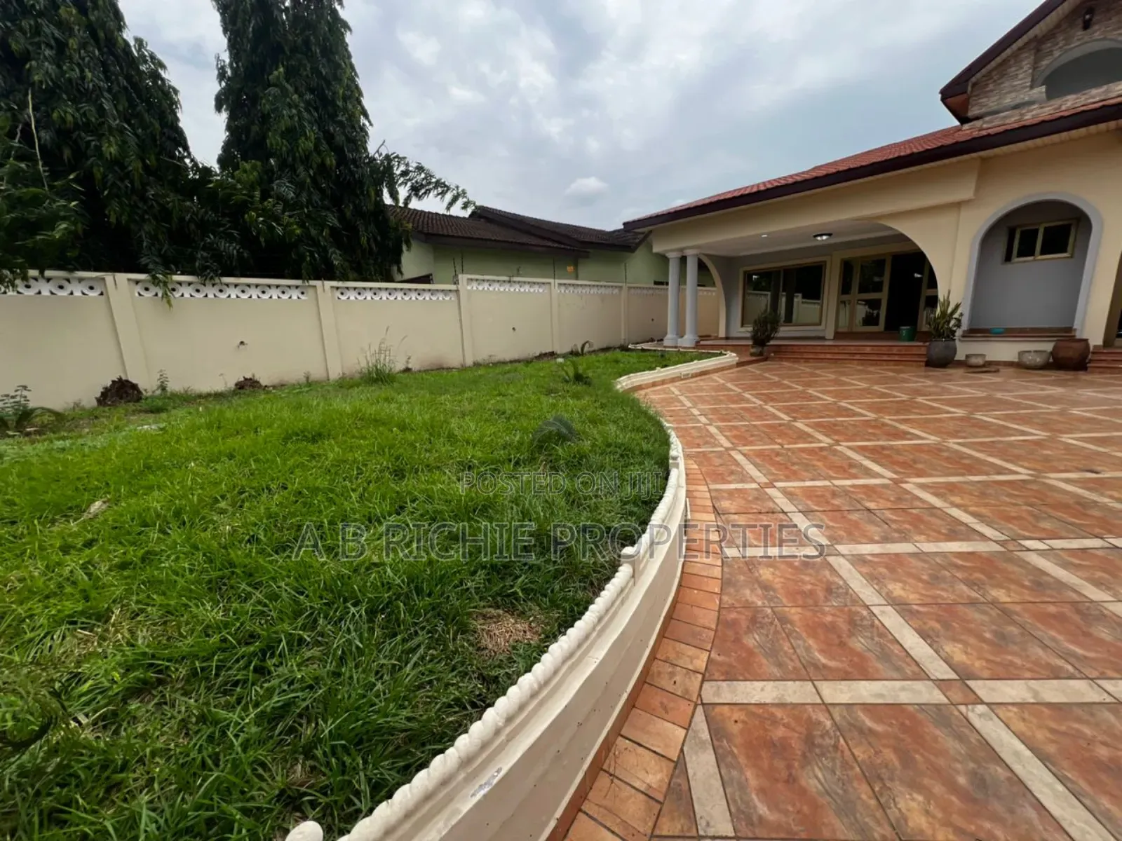5bdrm Bungalow in Ab Richie Properties, Police Station for rent