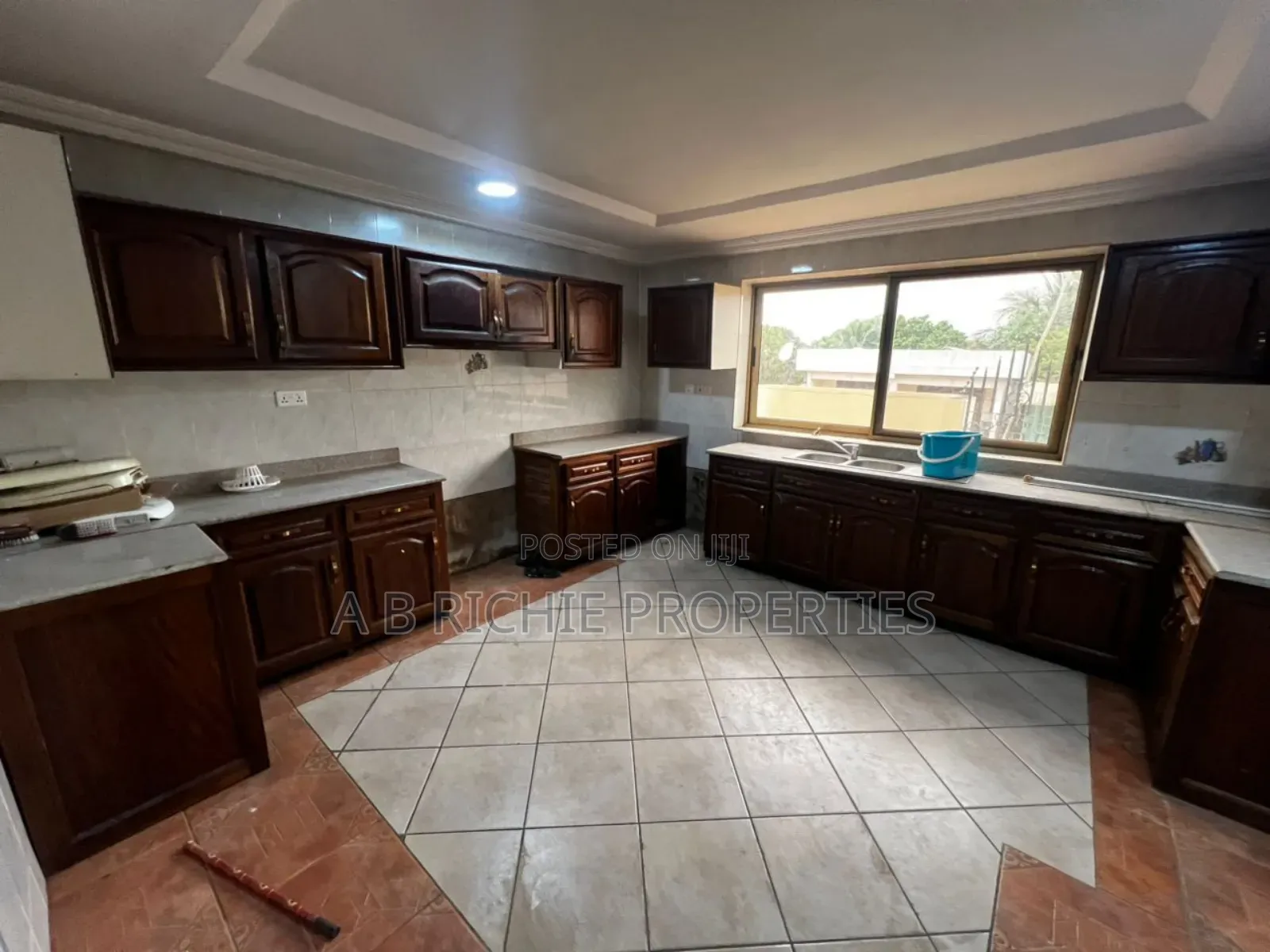 5bdrm Bungalow in Ab Richie Properties, Police Station for rent