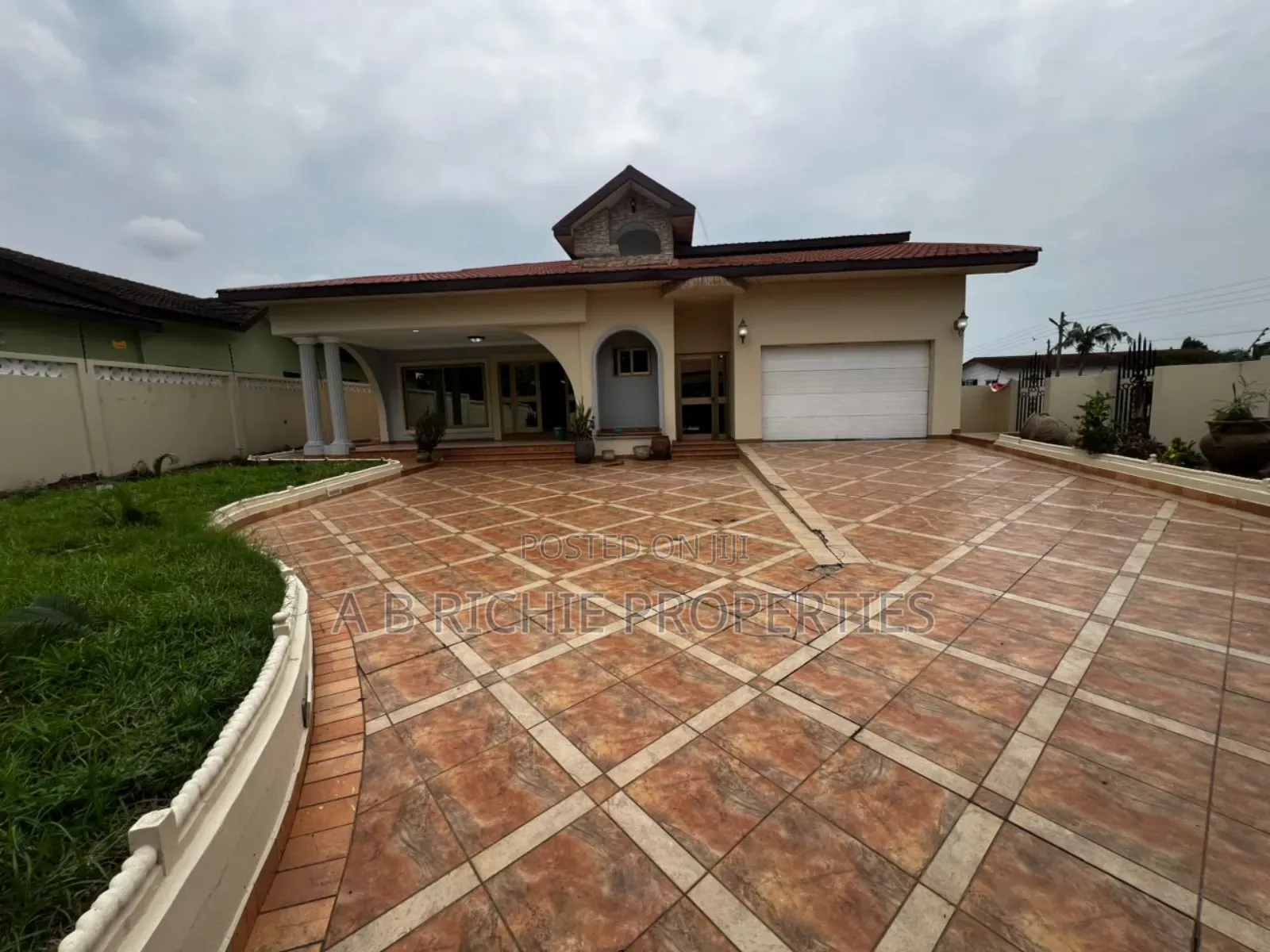 5bdrm Bungalow in Ab Richie Properties, Police Station for rent