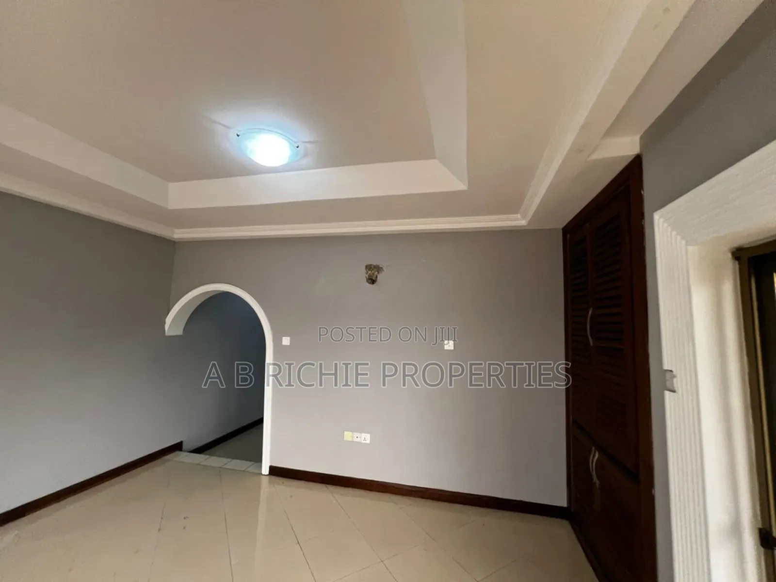5bdrm Bungalow in Ab Richie Properties, Police Station for rent