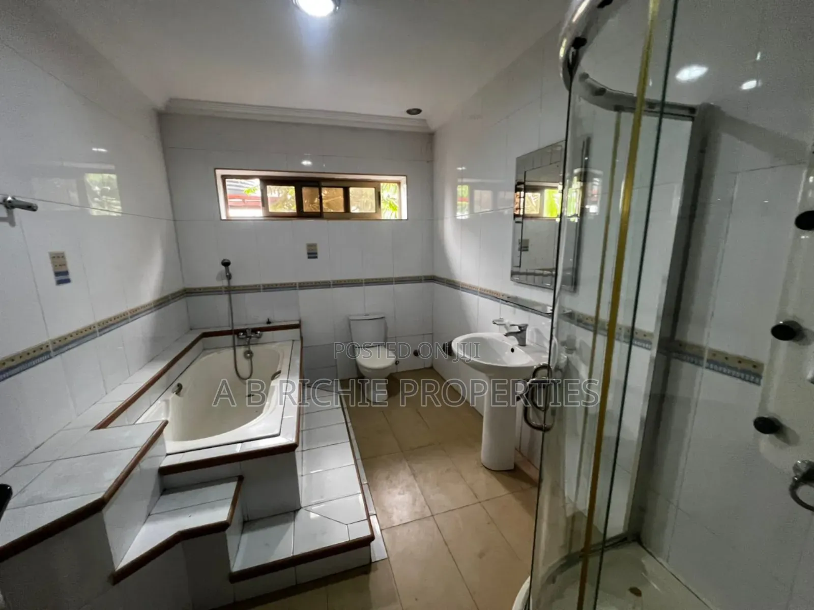 5bdrm Bungalow in Ab Richie Properties, Police Station for rent