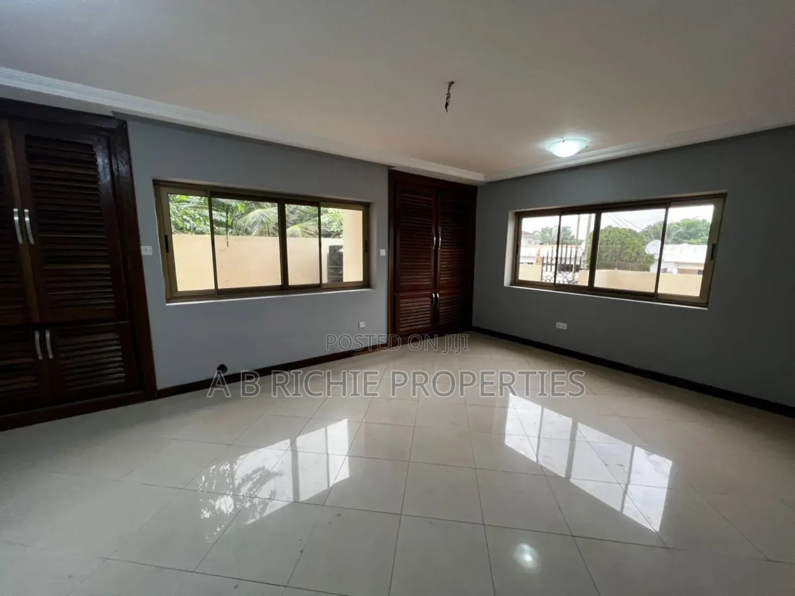 5bdrm Bungalow in Ab Richie Properties, Police Station for rent