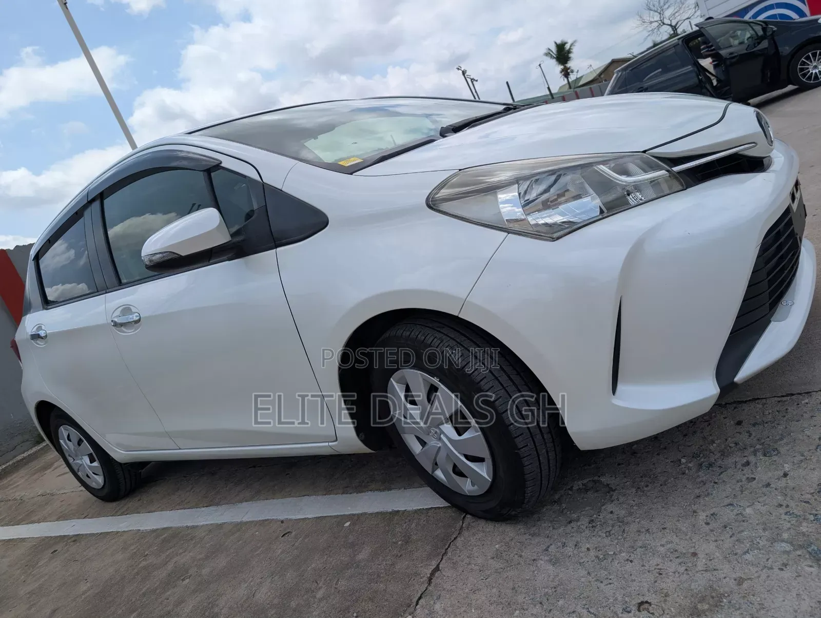 Toyota Vitz 1.3 FWD 5dr 2015 White