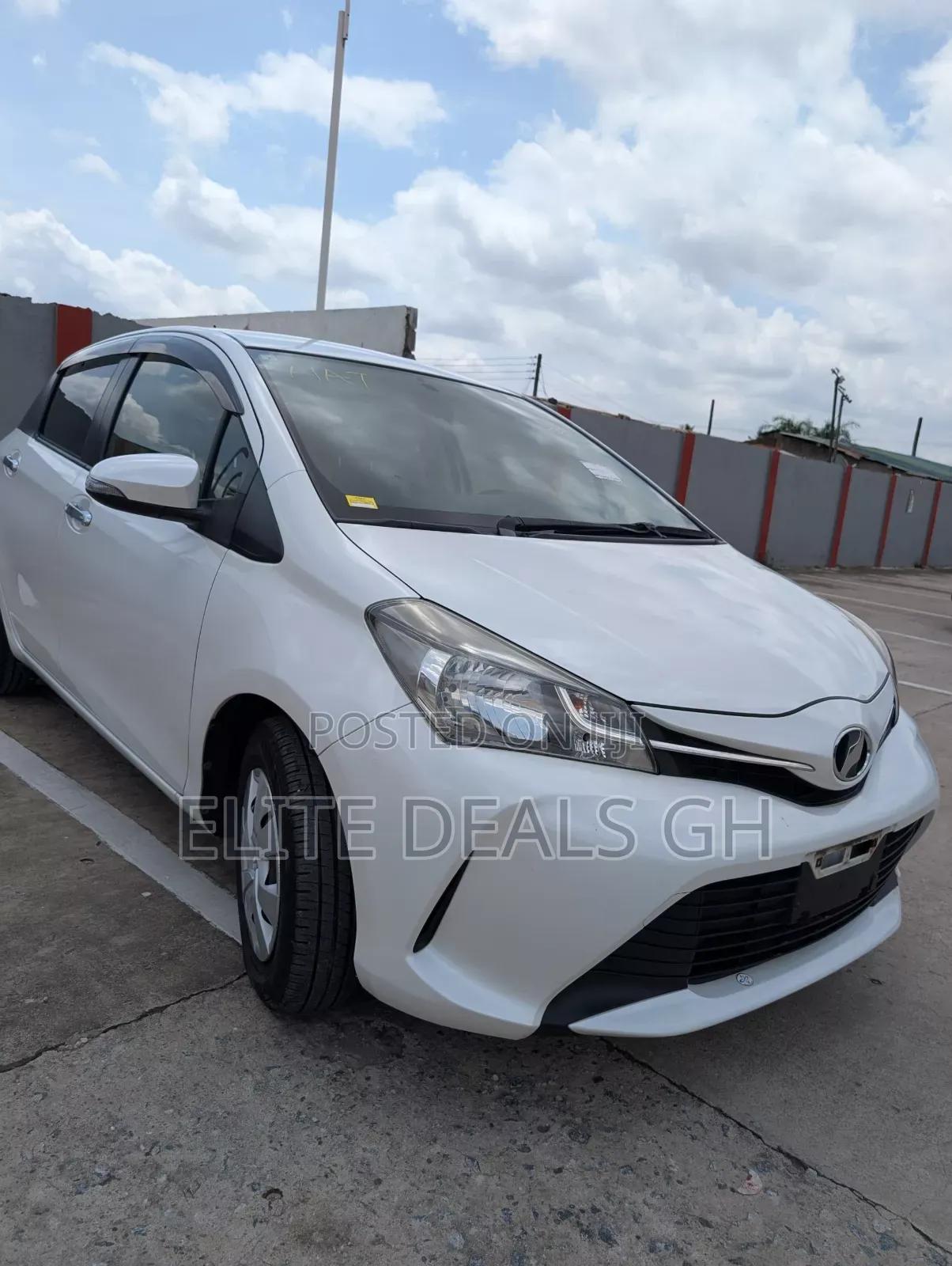 Toyota Vitz 1.3 FWD 5dr 2015 White