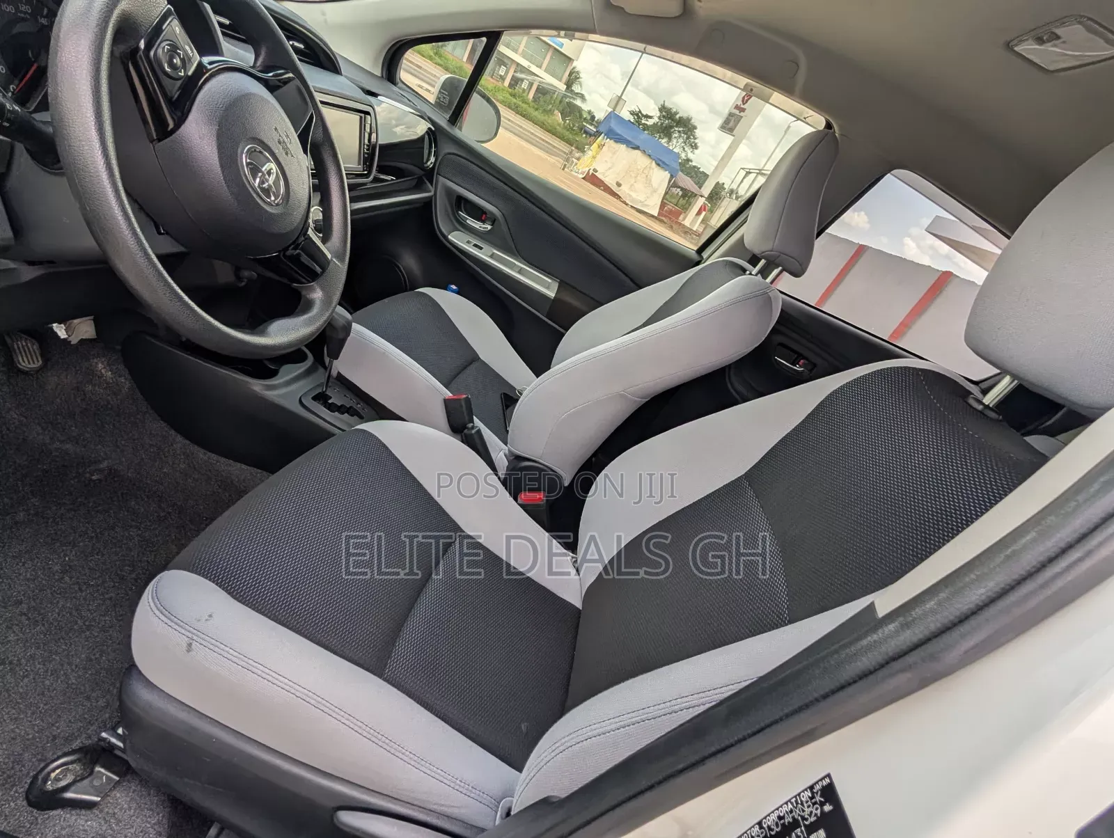Toyota Vitz 1.3 FWD 5dr 2015 White