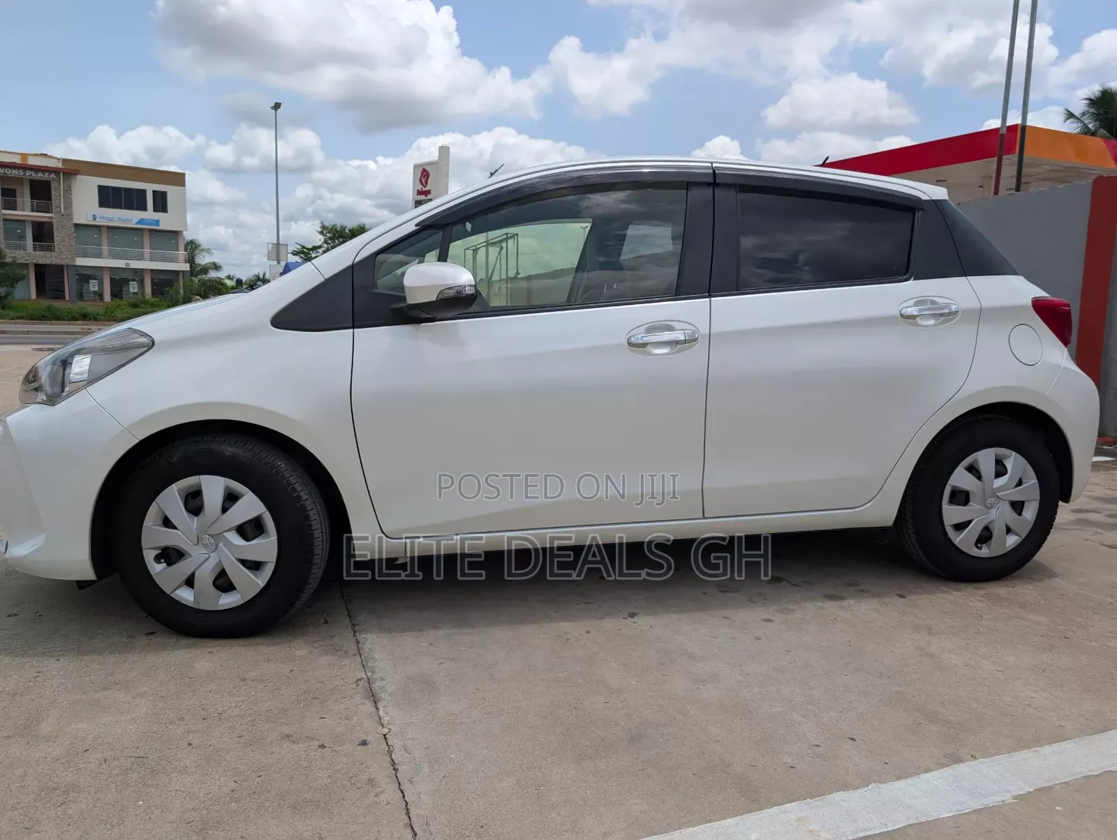 Toyota Vitz 1.3 FWD 5dr 2015 White